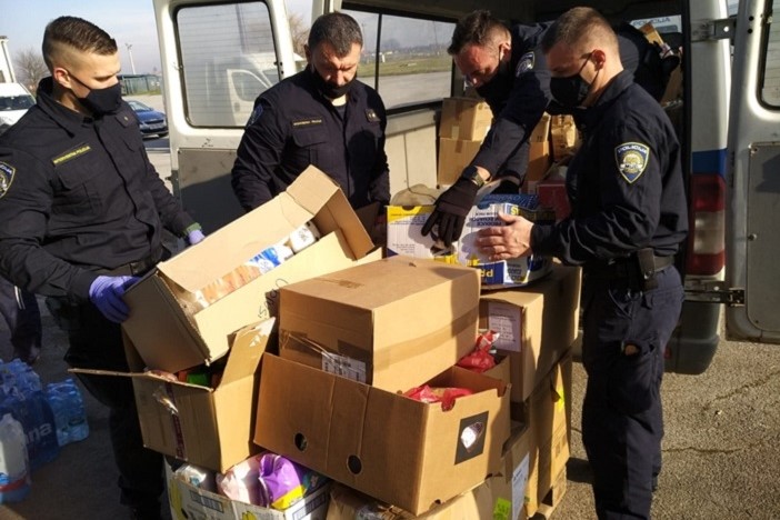 Brodsko-posavska policija u srcu i mislima s Glinom, Petrinjom, Siskom... 