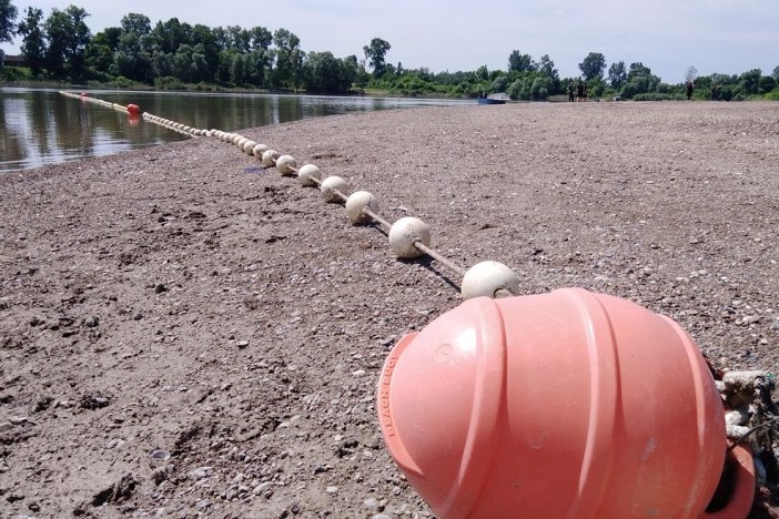 Brodski ronioci u akciji na Gradskoj plaži Poloj - pripreme za kupališnu sezonu