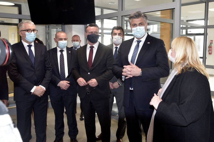Premijer Plenković obišao novoizgrađenu zgradu Pedijatrije pri Domu zdravlja u Slavonskom Brodu