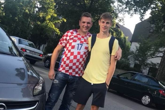 Josip Stanišić potpisao profesionalni ugovor s Bayernom