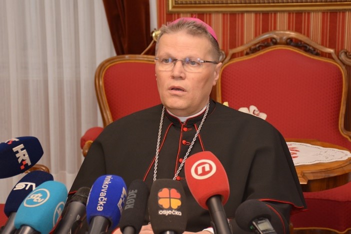 &quot;Ograničite slavlja svete Krizme i Prve pričesti na najužu obitelj i kumove!&quot;