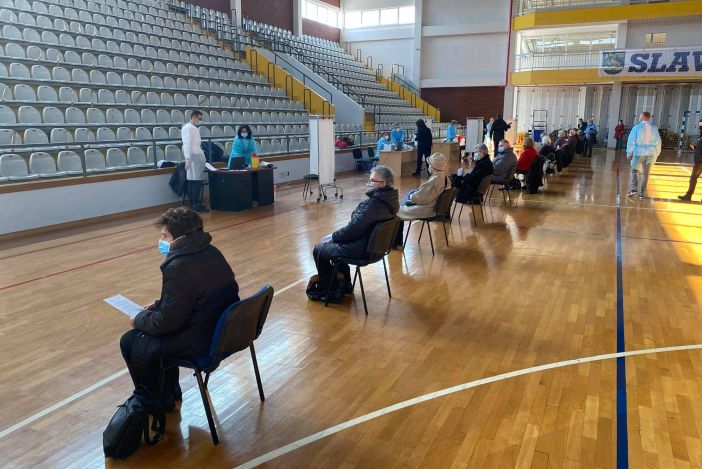 U dvorani Vijuš u tijeku prvo masovno cijepljenje građana