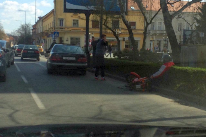 Automobilom udario u motocikl, motociklist prošao s lakšim ozljedama