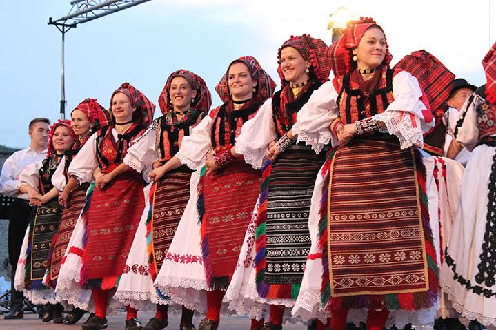 Večer folklora 52. Brodskog kola, zbog kiše, održana u KKD-u Ivane Brlić Mažuranić