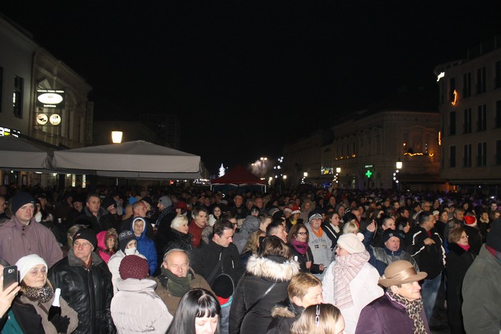 Doček Nove godine na korzu