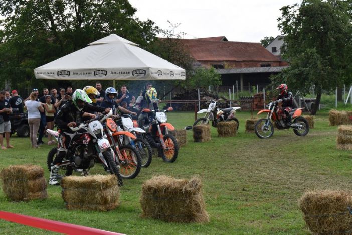 Održan prvi Enduro moto party u Starom Petrovom Selu