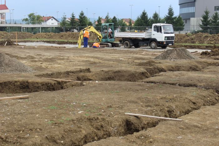 Napreduju radovi na izgradnji nove sportske dvorane OŠ „Hugo Badalić“ Područna škola Jelas