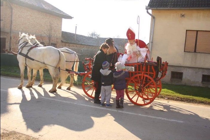 Sveti Nikola darivao mališane i u Slavonskom Kobašu