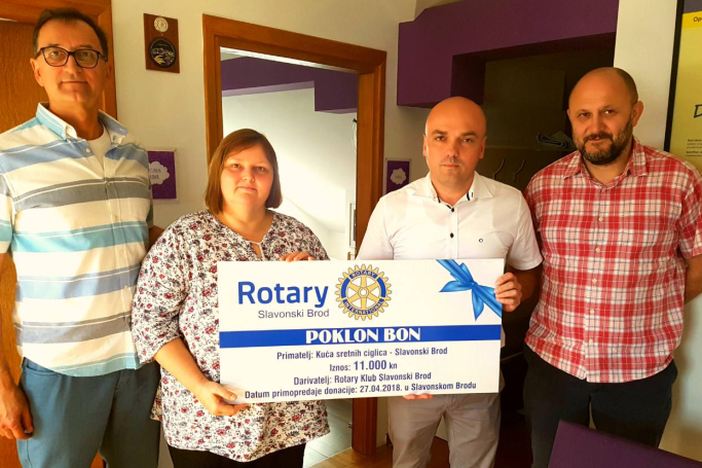 Rotary klub Slavonski Brod uručio donaciju "Kući sretnih ciglica" 