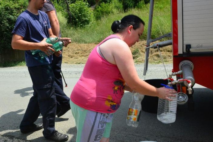 Vodu moraju kupovati: Plaćaju račune, a iz slavine curi mulj  