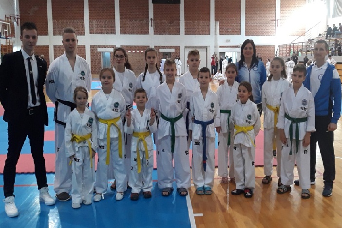 Brodski TKD klub &quot;In-Nae&quot; sa natjecanja u Vinkovcima vratio se kući s ovojenih 25 medalja, i peharom za 1. ekipno mjesto