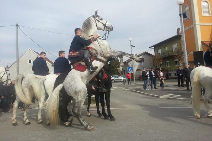 Otišli bi na pokladno jahanje? Evo kada i gdje možete uživati u ovom običaju...