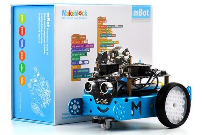 Roboti i micro:bitovi čekaju da ih programirate!