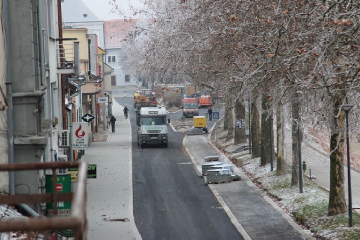 Asfaltirano Šetalište braće Radić