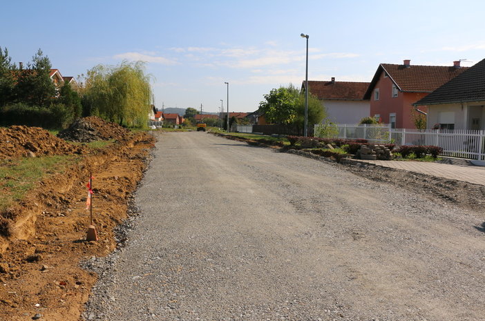 Napreduju radovi na izgradnji kolnika  u Čaplji IV