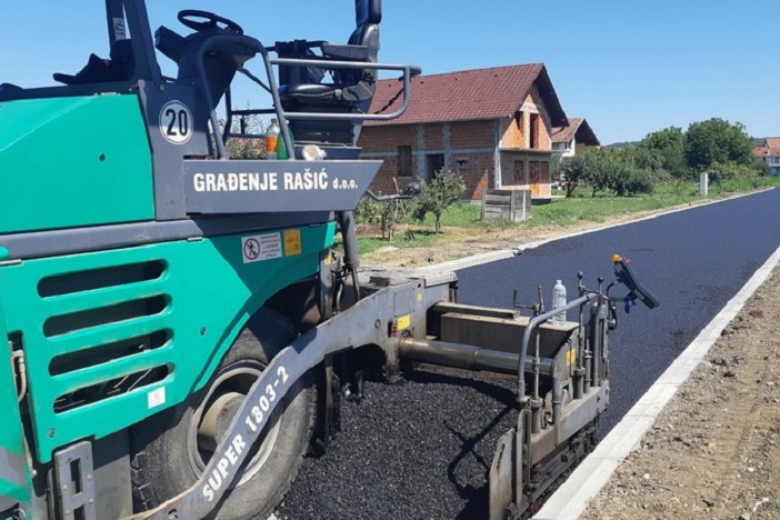 Asfaltiran kolnik u Ulici Joze Martinovića