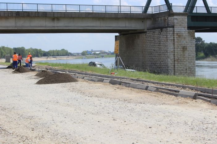 Započeli radovi na asfaltiranju nove pješačke staze u Ulici Sv. Franje