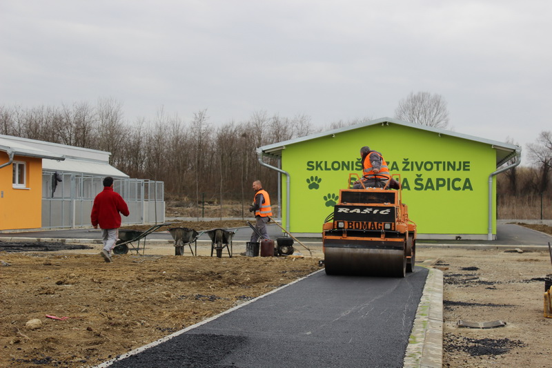 Radovi na asfaltiranju pristupne ceste azilu za životinje