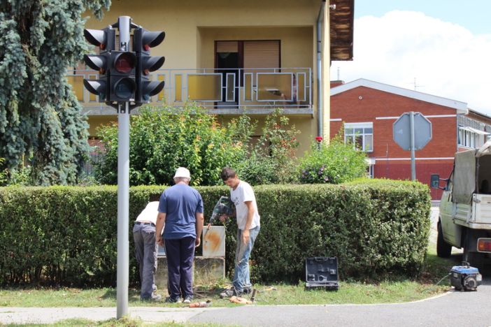 Kod osnovnih škola na Koloniji te na Budainci postavljaju se semafori s mjeračima brzina
