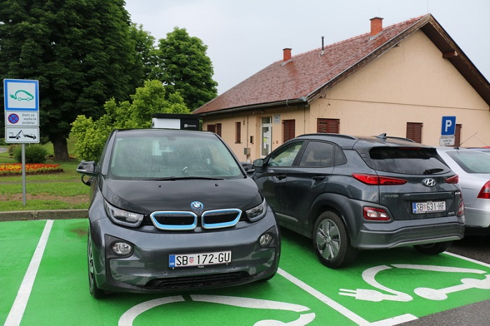 Brza DC/AC punionica vozila na električnu energiju u gradu Slavonskom Brodu