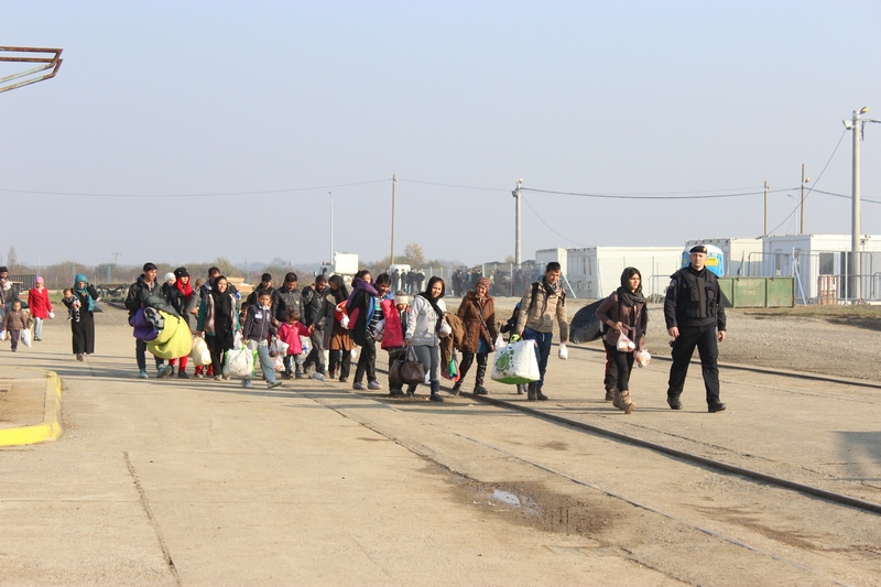 Policija polako napušta Bjeliš - zatvara se kamp za migrante u Slavonskom Brodu!