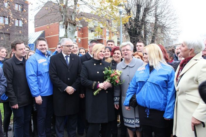 KOLINDA GRABAR-KITAROVIĆ U NOVOJ GRADIŠKI: U sklopu predizborne kampanje družila se s građanima i sudjelovala na Slavonskom doručku