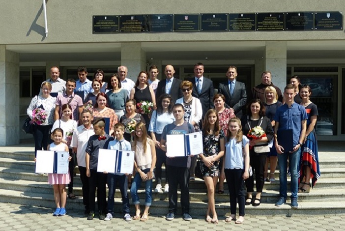 Najbolji učenici Brodsko- posavske županije na natjecanjima znanja i strukovnim natjecanjima