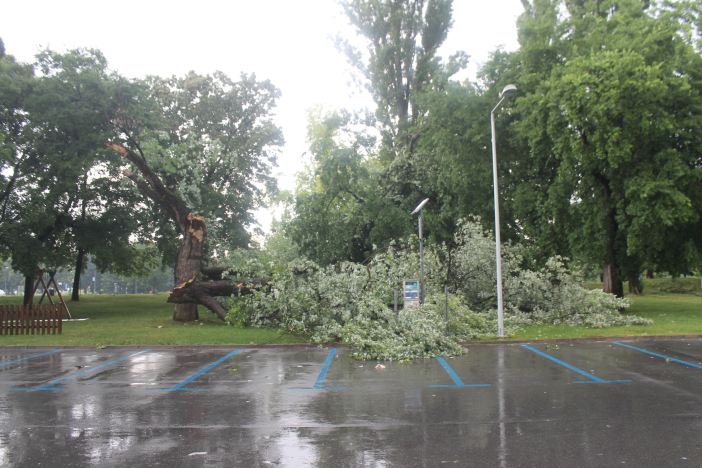 Zbraja se materijalna šteta od sinoćnjeg nevremena