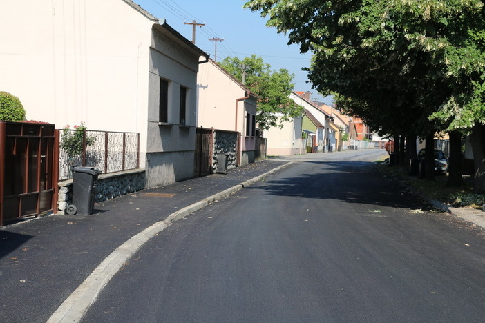 Asfaltirana cesta u Ulici Tome Bakača