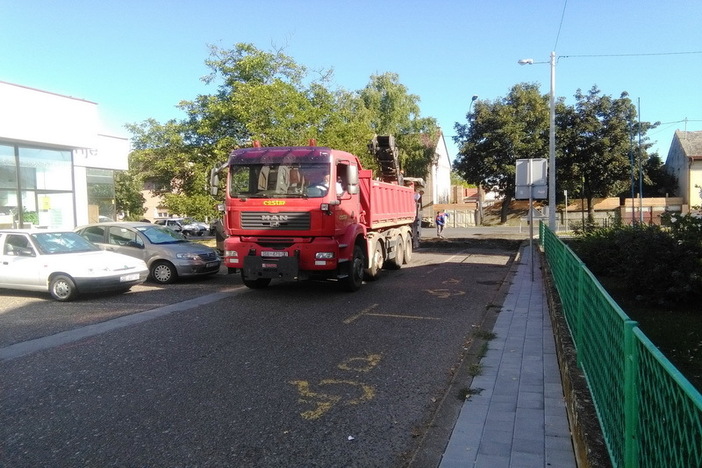 Nastavljaju se radovi na modernizaciji cesta i pješačkih staza na području grada