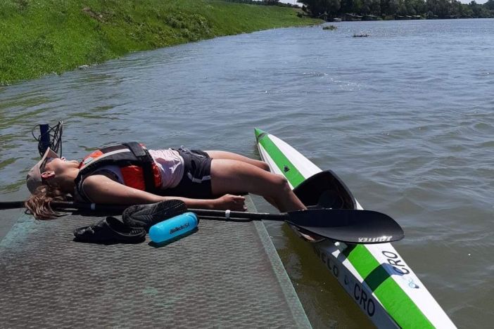 Brodske kajakašice i kajakaši odveslali čak 33 kilometra u sklopu priprema za maraton