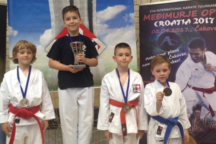 Karate klub Nova Gradiška kući se vratio s 5 medalja