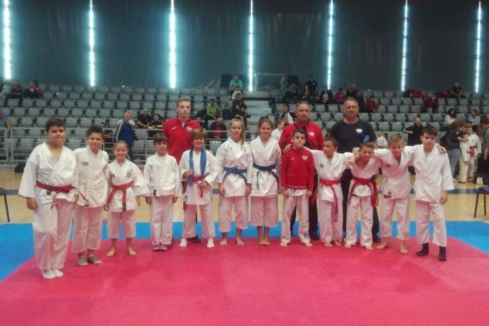 Čak 16 odličja  Karate kluba Slavonski Brod u Osijeku	