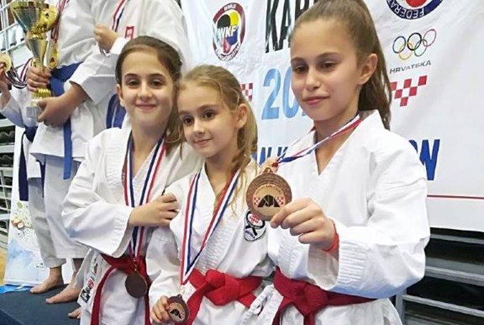 Čak 37.  odličja za brodski karate 