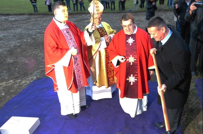 Položen kamen temeljac za župnu crkvu i pastoralni centar blaženog Alojzija Stepinca