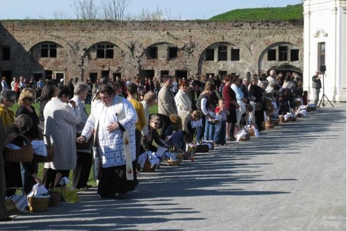 Župnik Farkaš najavio blagoslov jela pa morao povući poziv