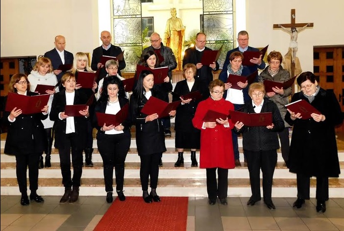 U crkvi Krista Kralja u Brodskom Varošu održan dobrotvorni koncert sakralnih korizmenih skladbi 