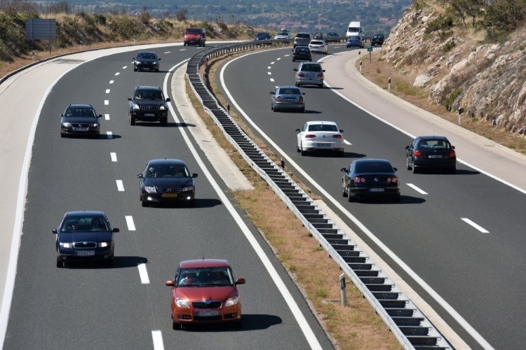 Ljetni vikend na prometnicama: Savjeti vozačima koji kreću na godišnje odmore