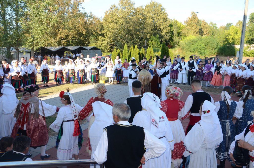 Svečani mimohod i blagoslov: Koraće proslavilo kulturnu baštinu Hrvata