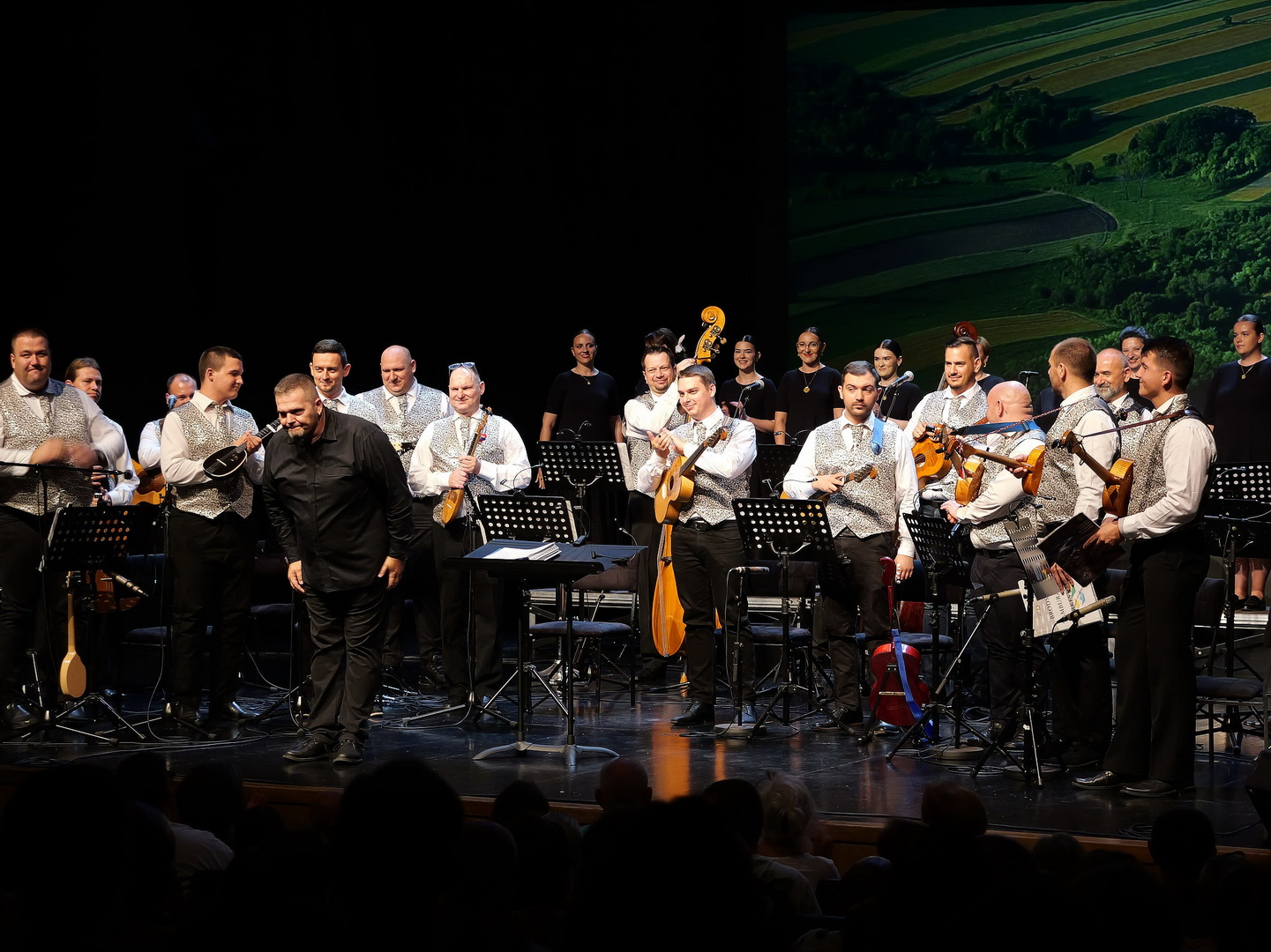 Nastup Brodskog tamburaškog orkestra oduševio publiku