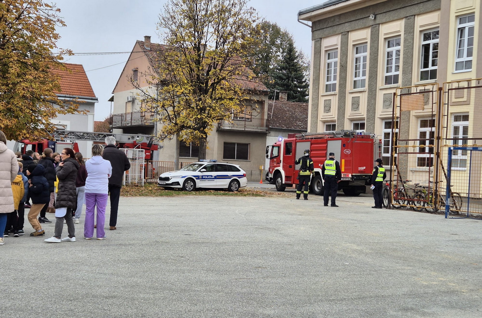 Policija, vatrogasci i Crveni križ u školi – što se točno dogodilo?