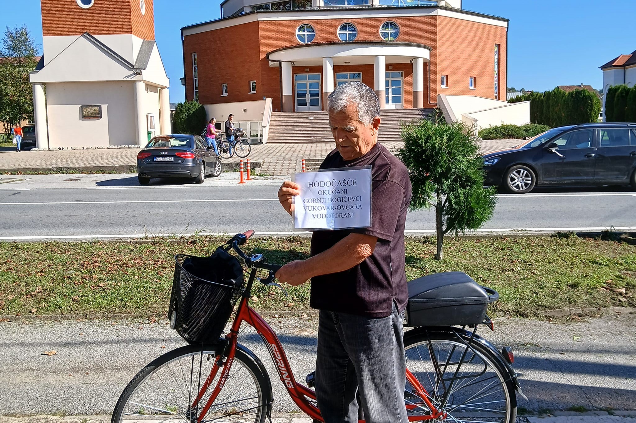 Biciklom u Vukovar: Biciklisti stariji od 75 godina na hodočašću u čast braniteljima