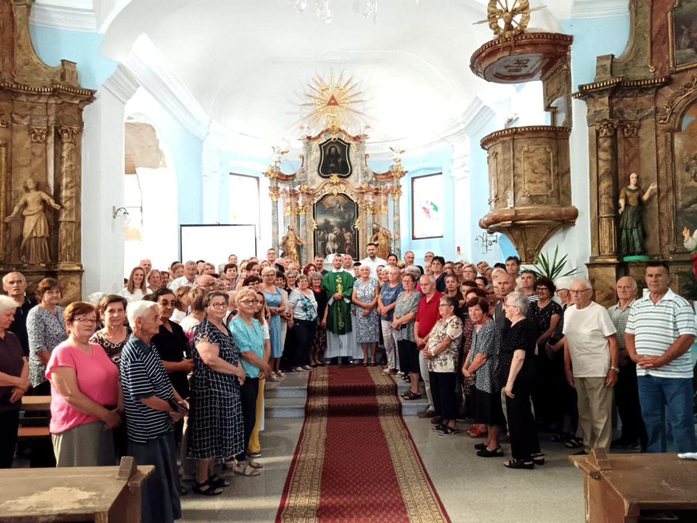 Sibinj: Oproštajna misa župnika Brnjića