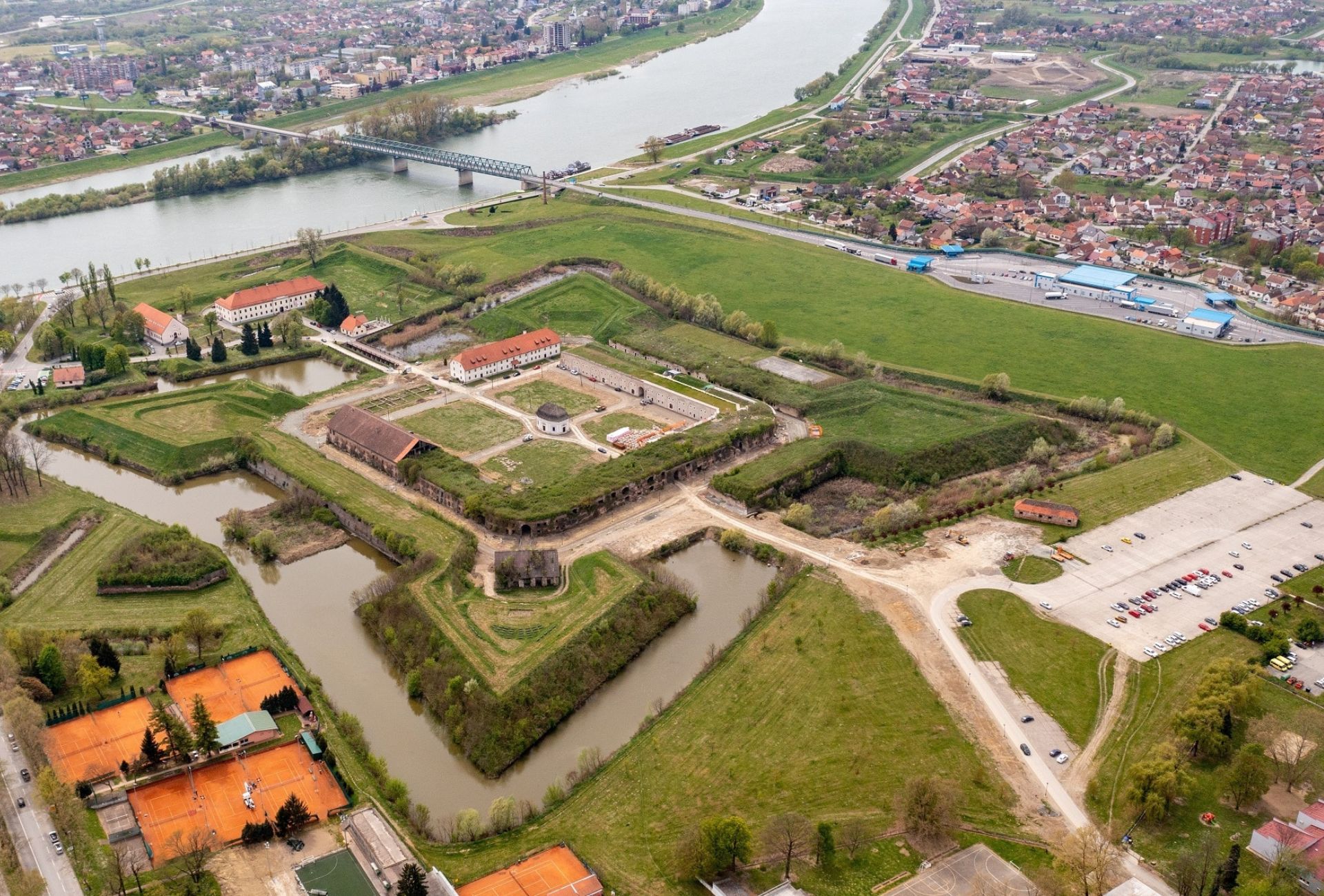 Počela gradnja hotela unutar Tvrđave – evo što se iza toga krije