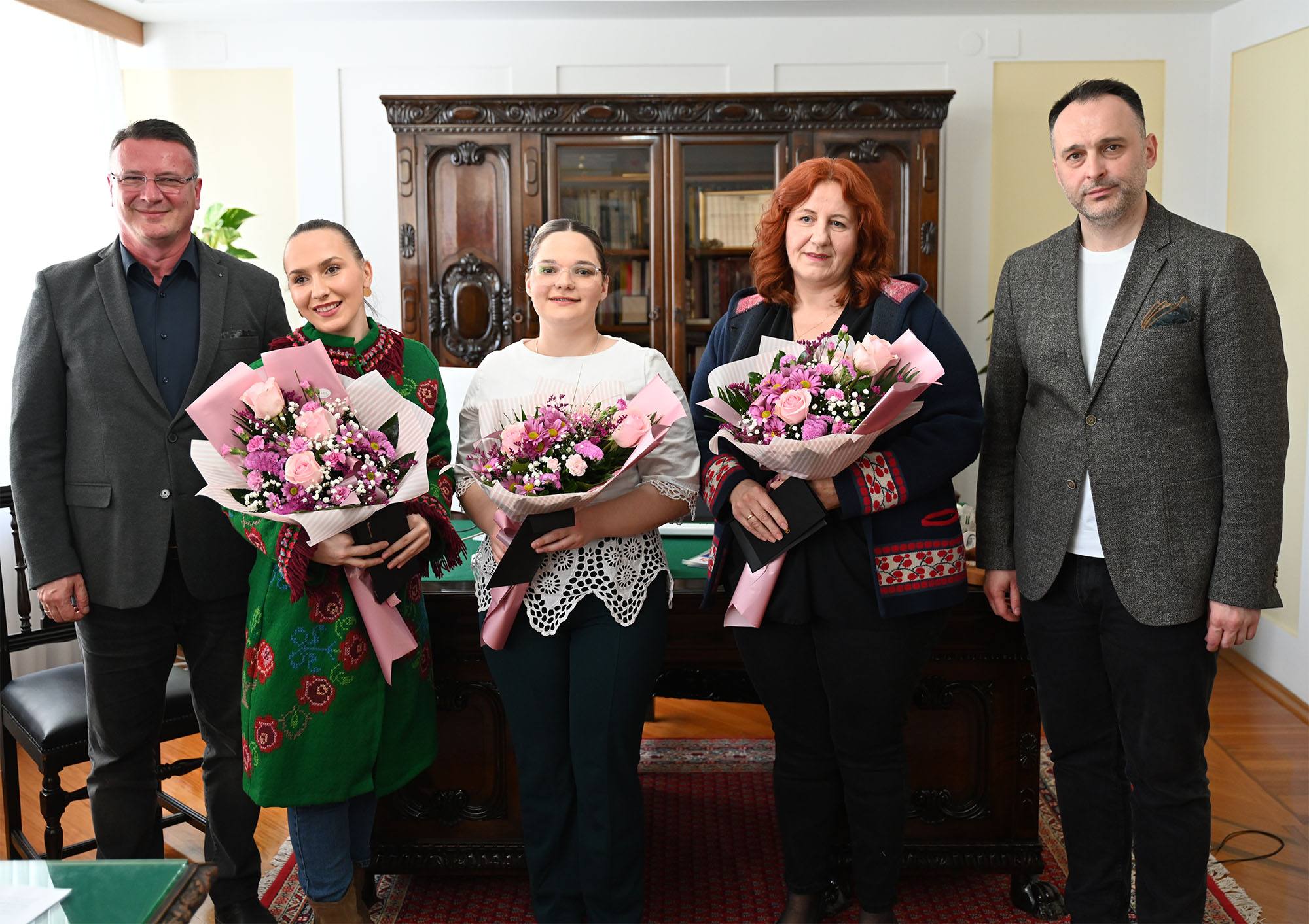 Zlatne djevojke Slavonije: Župan primio ambasadorice ljepote, tradicije i talenta