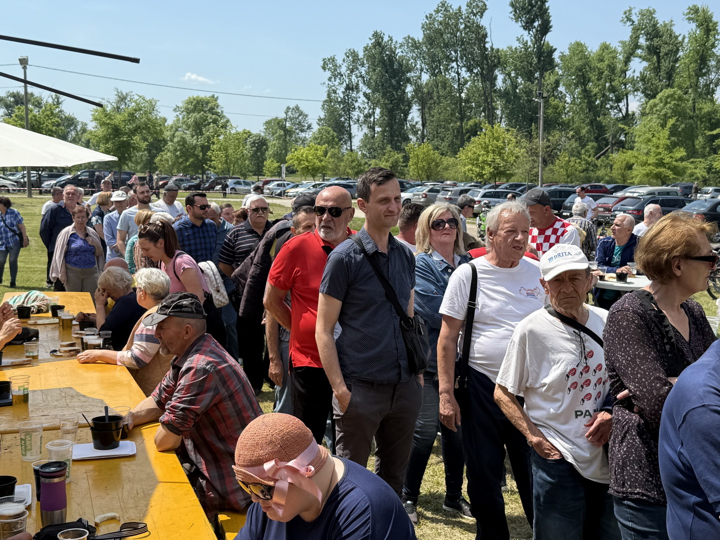 Uz grah, glazbu i sunce: Brođani na Poloju obilježili Praznik rada i obljetnicu 