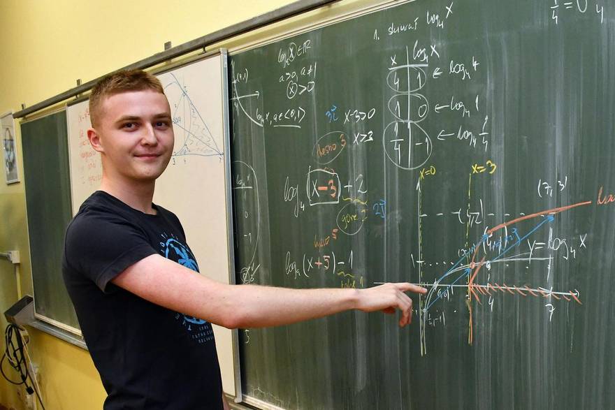 Najuspješniji maturant u Hrvatskoj dolazi iz Slavonskog Broda- upoznajte Bornu!
