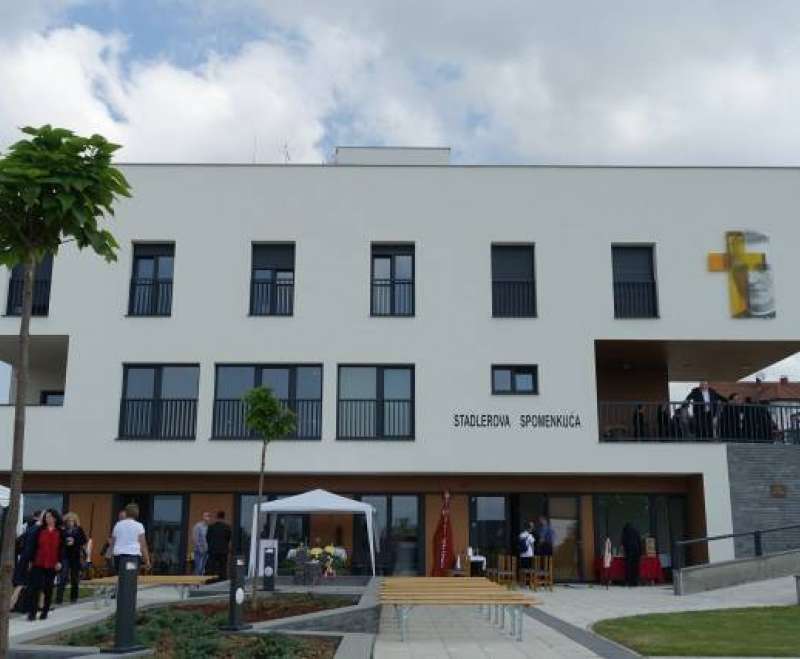 Velika večer u Brodskom Vinogoru:- nadbiskup Hranić predstavlja knjige o Stadleru!