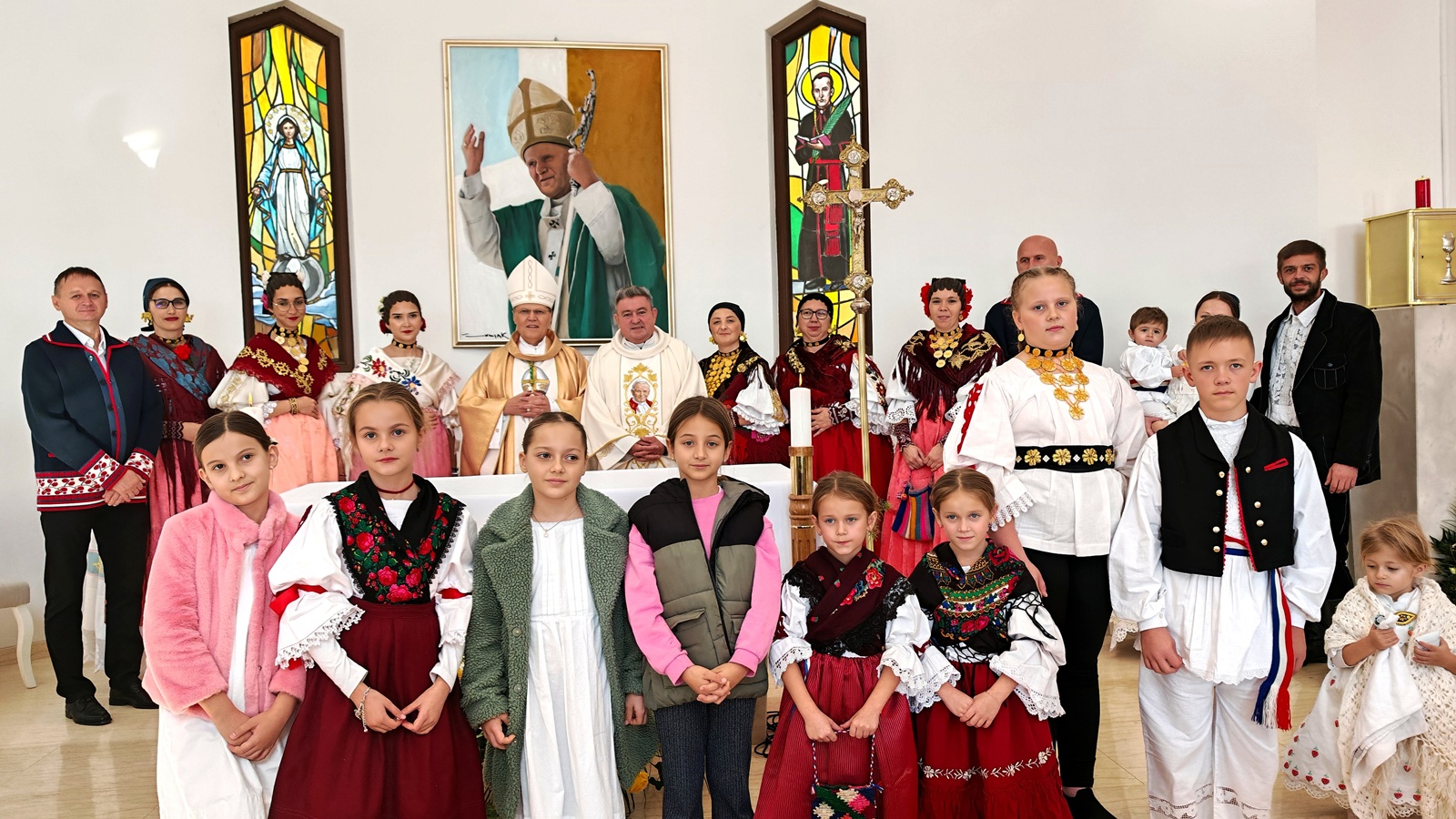 Nadbiskup Hranić posvetio crkvu u Bartolovcima: Crkva je ogledalo duše sela!