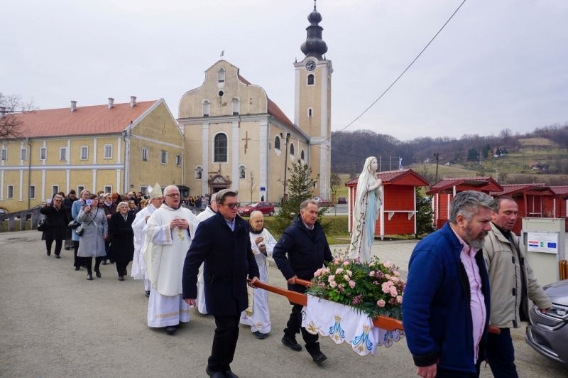 Stotine vjernika u Cerniku: Emotivna proslava Gospe Lurdske